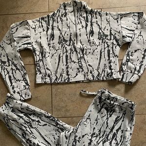 PLT SWEATSUIT. CROPPED